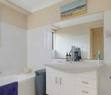 Spacious 3-Bedroom Duplex in Prime Location - Photo 1