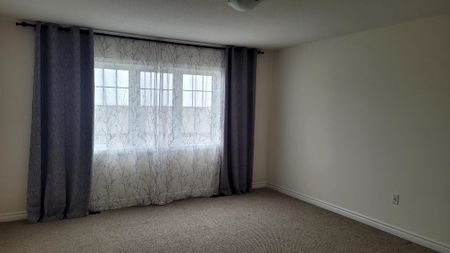 For Lease - 2135 Speare Court, Innisfil, Ontario - Photo 2