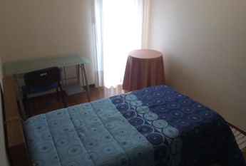 Quarto individual a rapaz Estudante junto a Universidade