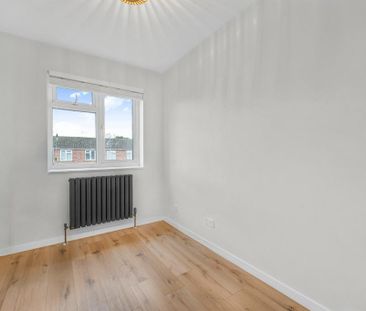 3 bedroom terraced house to rent - Photo 3