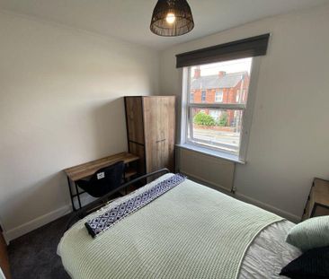 1 bedroom in a house share to rent - Photo 2