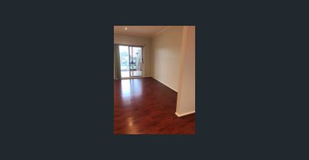 Upgraded Large 3 bedrooms Apartment Close to Everything - Photo 3