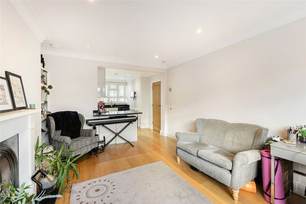 Blythe Road, London, W14 flat to rent - Photo 1