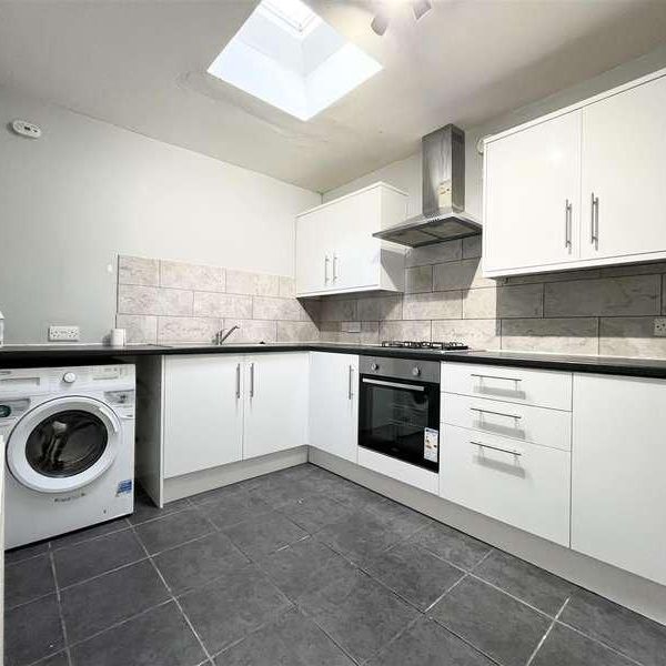 Turners Hill, Cheshunt, Waltham Cross, EN8 - Photo 1