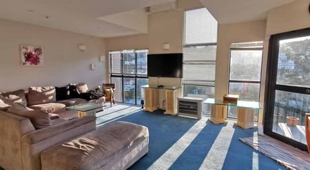 Available now 2BR Penthouse Central Welly Apt! - Photo 5
