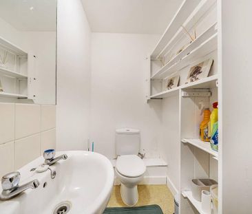 3 bedroom flat to rent - Photo 6