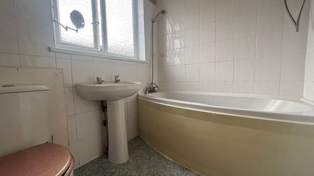 Montrose Avenue, Berkshire, SL1 - Photo 2