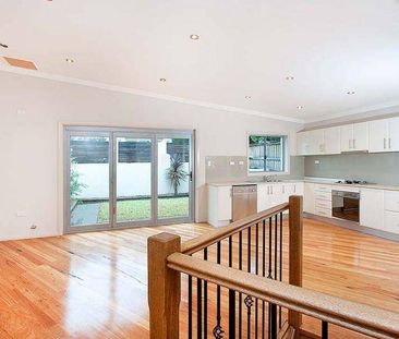 Modern Coastal Living - Freshly Renovated Townhouse - Photo 5