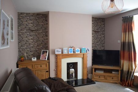 3 bedroom semi-detached house to rent - Photo 2