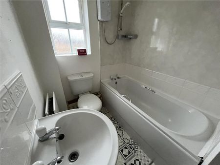 3 bedroom end of terrace house to rent - Photo 3