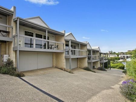 Townhouse In The Perfect Location! - Photo 2