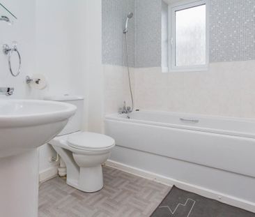 3 bedroom semi-detached house to rent - Photo 6