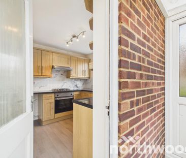 3 bedroom semi-detached house to rent - Photo 6