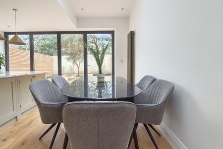 5 Bed Flat, St. Dunstans Road, W6 - Photo 2