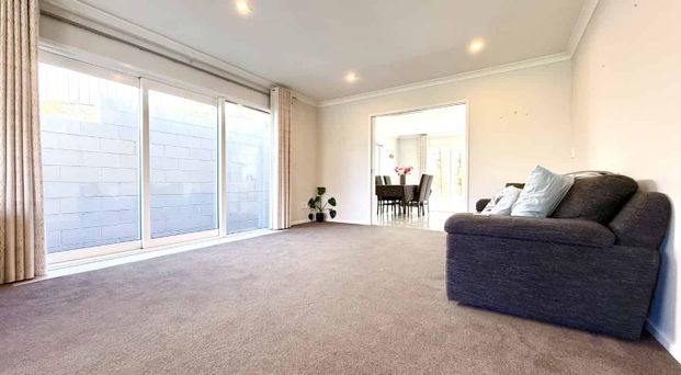 4 Bedroom Home in Newlands - Photo 1