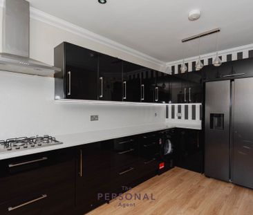 Oaktree Close, Epsom - Photo 2