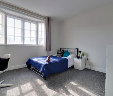 1 bedroom in a house share to rent - Photo 2