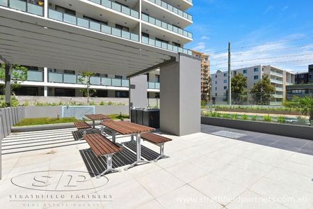 Stylish 2-Bedroom Apartment with Resort-Style Living - Photo 3