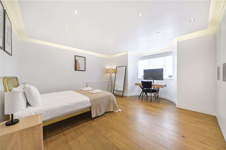 SHORT LET (ALL BILLS INCLUDED) & SHARERS WELCOME - On the raised ground floor of this purpose-built block set behind gate, is this modern & spacious three-bedroom lateral apartment. - Photo 3