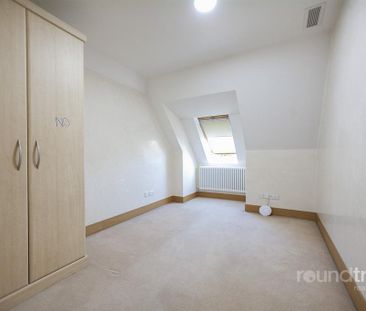 6 bedroom detached house to rent - Photo 4