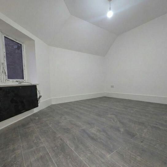 3 Bed Flat, Coleraine Road, B42 - Photo 1