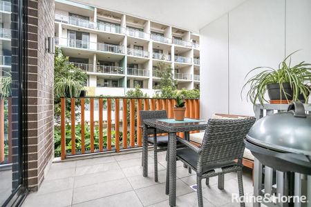 Contemporary 1 Bedroom Apartment - Photo 4