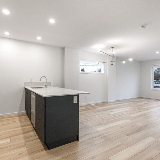 Edmonton Unfurnished townhouse Rental in Britannia Youngstown - Brand-New 3 Bedroom Townhome for Rent in West Edmonton | Modern Living Near WEM - Photo 1