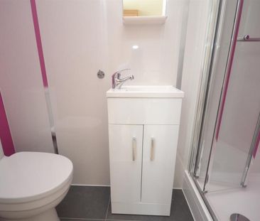 1 bedroom Flat To Let - Photo 5