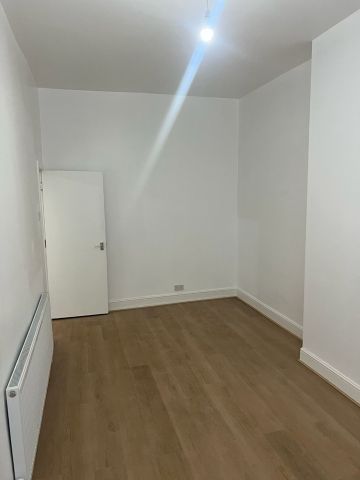 2 Bed Flat, Eastwood Road, IG3 - Photo 5