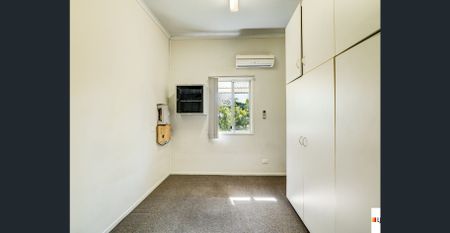 LARGE 3 BED HOME ON BIG BLOCK - Photo 3