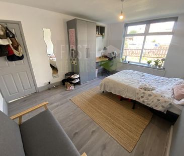 6 bedroom detached house to rent - Photo 4