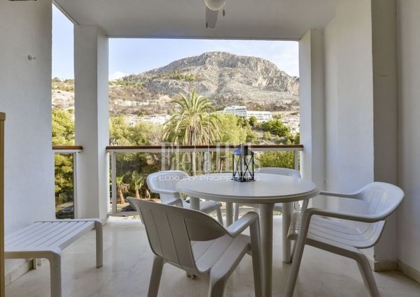 Modern apartment with stunning views of the Mascarat mountain range, Alicante.