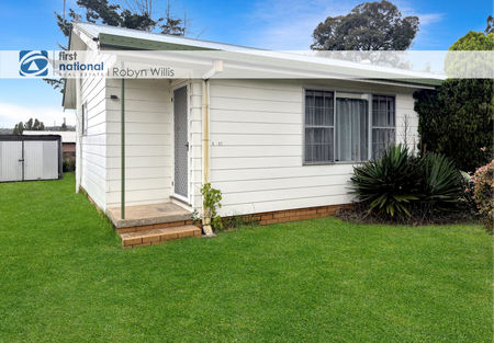 Charming 1-Bedroom Unit with Spacious Yard - Photo 3