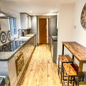 6 bed share house 🏡 Room 6 - Photo 2