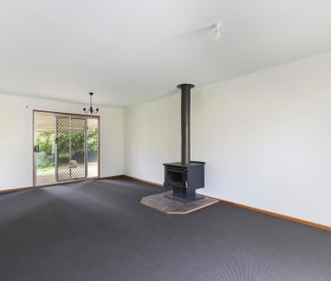 16 Dutchman Drive, Hallett Cove SA - Photo 2