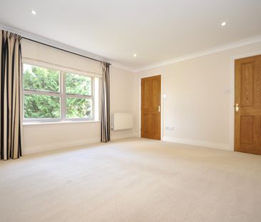 Redgrove Park, Cheltenham, Gloucestershire - Photo 1