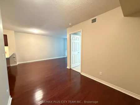 19 Grand Trunk Crescent #812 - Photo 4