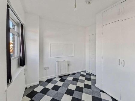 Parr Lane, BL9 - Photo 5