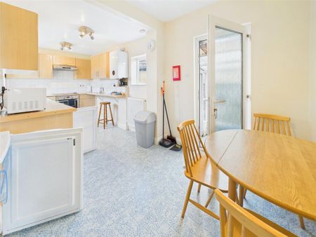 3 bedroom bungalow to rent - Photo 2