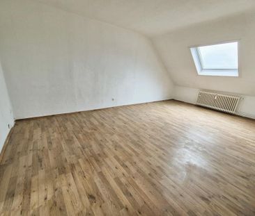 Frisch saniert & sofort bezugsbereit – helle 3-Zimmer-DG-Wohnung - Photo 6