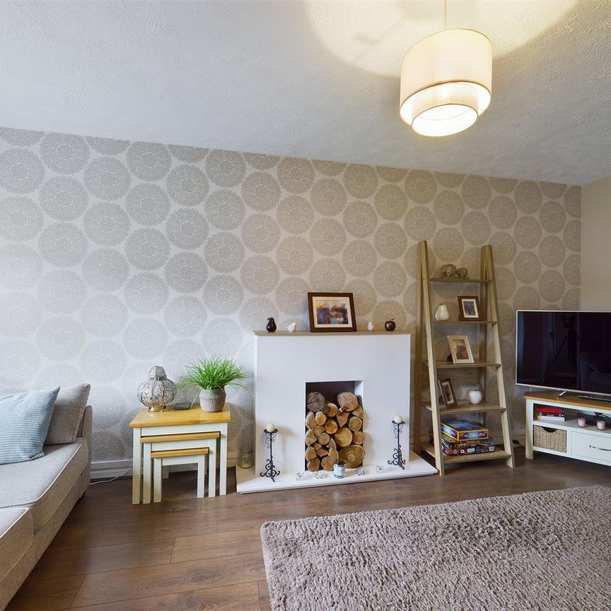 Graveney Road, Maidenbower - Photo 1