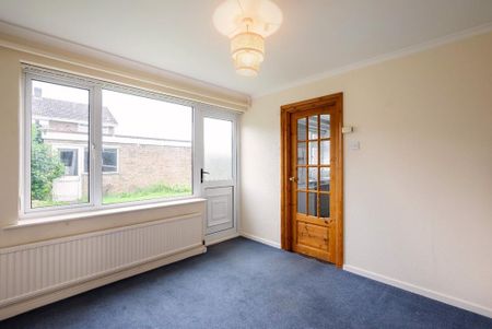 4 bedroom semi-detached house to rent - Photo 3