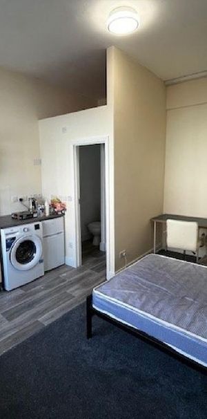 Studio to rent - Photo 1