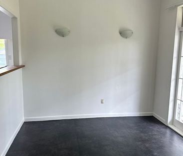 LARGE FAMILY HOME READY TO MOVE IN - Photo 2