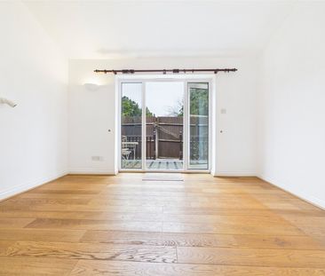 Tudor Avenue, Hampton, TW12 - Photo 2