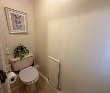 Collingwood, Farnborough, GU14 - Photo 5