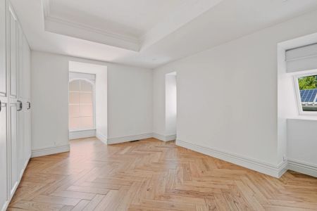 4 Bed, 3 Bath - Photo 4