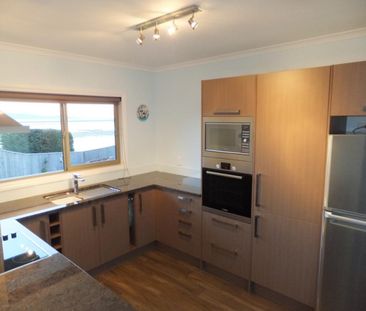 Immaculately Presented - Photo 1