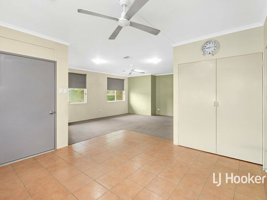3 BEDROOM, 1 BATHROOM HOUSE IN LARAPINTA WITH SECURE FENCING - Photo 1