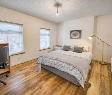 Room 3, 33 Farnham Street, Belfast, BT7 2FL - Photo 2